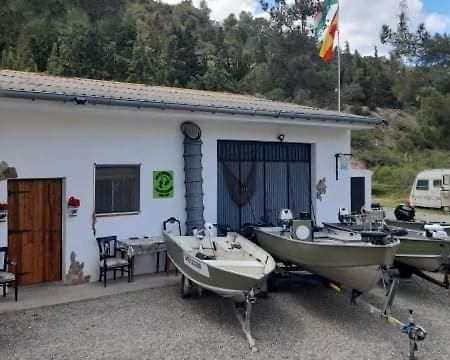 R U Ready Fishing, River Ebro 梅基嫩萨 外观 照片